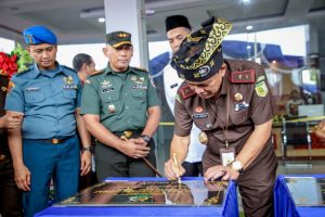 12-42-17-_9686_Kajati-Riau-Resmikan-Gedung-Kantor-Kejaksaan-Negeri-Dumai