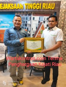 Rudi Yanto Terima Penghargaan Kajati Riau