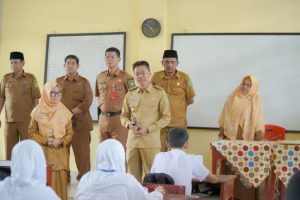 _3768_Bupati-Rohil-Tinjau-Pelaksanaan-UAS-di-SMPN-