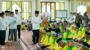 _6915_Bupati-Rohil-Lepas-281-Jamaah-Haji-Menuju-Pekanbaru-